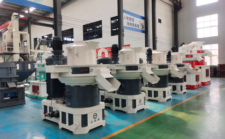 山東金格瑞顆粒機(jī)廠家負(fù)責(zé)免費(fèi)提供制粒生產(chǎn)線方案，為每一位客戶進(jìn)行試機(jī)；產(chǎn)品使用中，我們給客戶提供“保姆式”服務(wù)，定期進(jìn)行電話回訪，定期進(jìn)行現(xiàn)場(chǎng)專訪；讓您在產(chǎn)品使用過程中，放心、安心、舒心